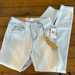 NWT Celebrity Pink Jeggings Light Wash Infinite Stretch Jeans 5/27